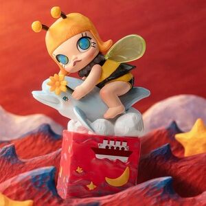 Molly - Scenery Along the way - I am a Wild bee - Pop Mart